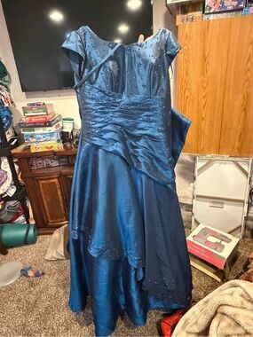 Elegant Teal Evening Dress with Beaded Detail